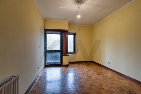 T5 Duplex com 3 Suites, 3 varandas e garagem c/ 193 m², nas Antas - zona residencial consolidada