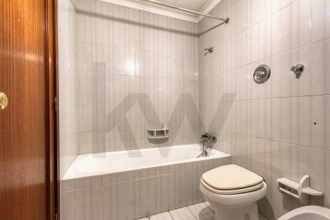 T5 Duplex com 3 Suites, 3 varandas e garagem c/ 193 m², nas Antas - zona residencial consolidada