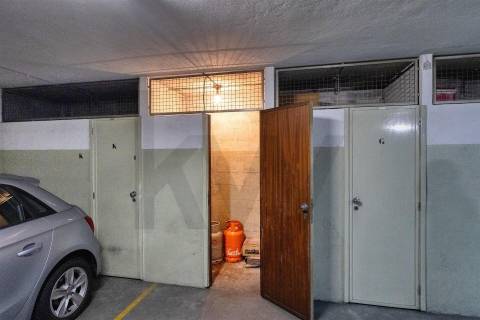 T5 Duplex com 3 Suites, 3 varandas e garagem c/ 193 m², nas Antas - zona residencial consolidada