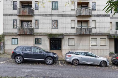 T5 Duplex com 3 Suites, 3 varandas e garagem c/ 193 m², nas Antas - zona residencial consolidada