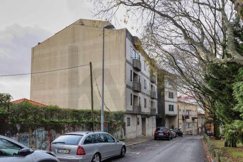 T5 Duplex com 3 Suites, 3 varandas e garagem c/ 193 m², nas Antas - zona residencial consolidada