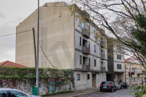 T5 Duplex com 3 Suites, 3 varandas e garagem c/ 193 m², nas Antas - zona residencial consolidada