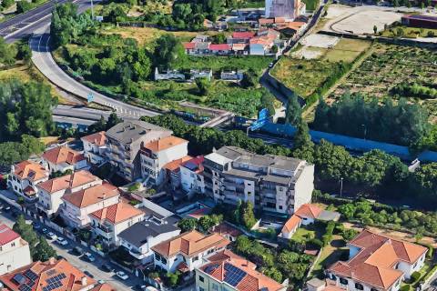 T5 Duplex com 3 Suites, 3 varandas e garagem c/ 193 m², nas Antas - zona residencial consolidada