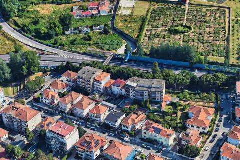 T5 Duplex com 3 Suites, 3 varandas e garagem c/ 193 m², nas Antas - zona residencial consolidada