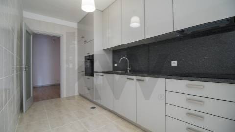 T2+1 ARRENDAMENTO, com varanda e lugar de garagem