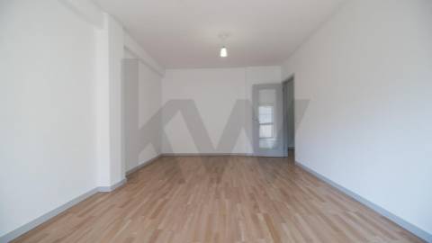 T2+1 ARRENDAMENTO, com varanda e lugar de garagem