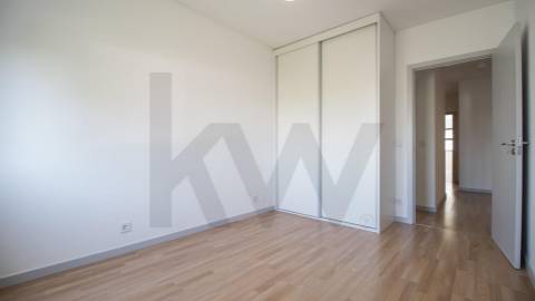 T2+1 ARRENDAMENTO, com varanda e lugar de garagem