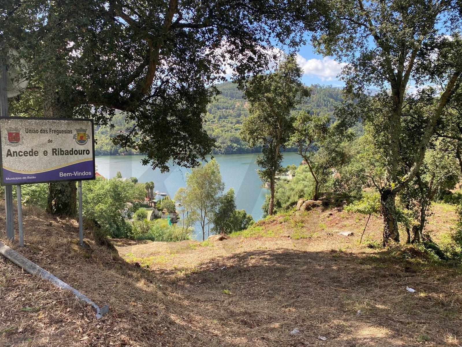 Terreno com 1446m2 para construção em Ancede, Baião