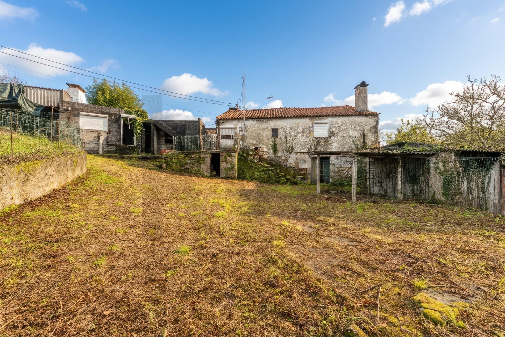 Moradia para restauro em Seixas