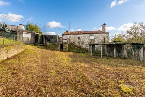 Moradia para restauro em Seixas