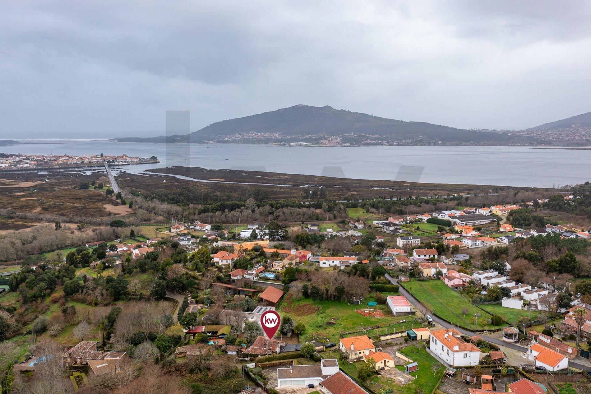 Moradia para restauro em Seixas