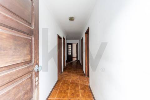 Moradia para restauro em Seixas