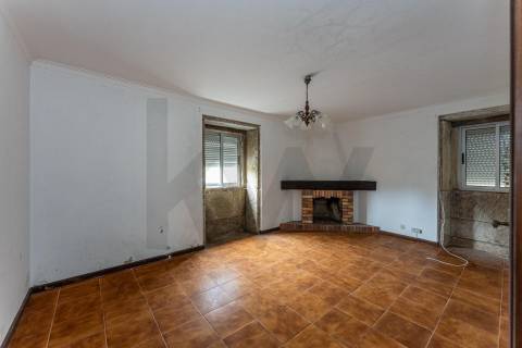 Moradia para restauro em Seixas