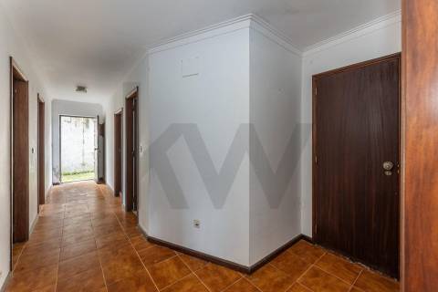 Moradia para restauro em Seixas