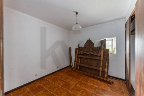 Moradia para restauro em Seixas