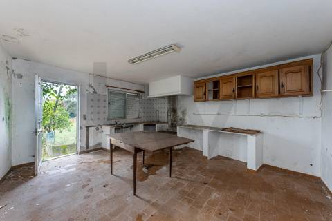 Moradia para restauro em Seixas