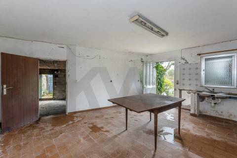Moradia para restauro em Seixas