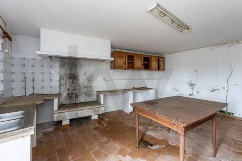 Moradia para restauro em Seixas