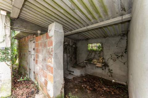 Moradia para restauro em Seixas