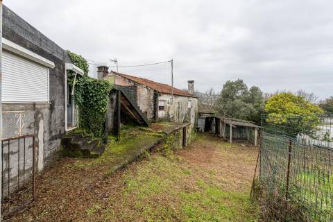 Moradia para restauro em Seixas