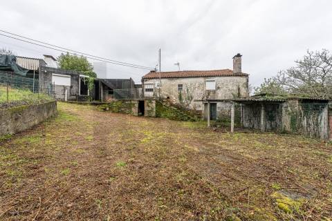 Moradia para restauro em Seixas
