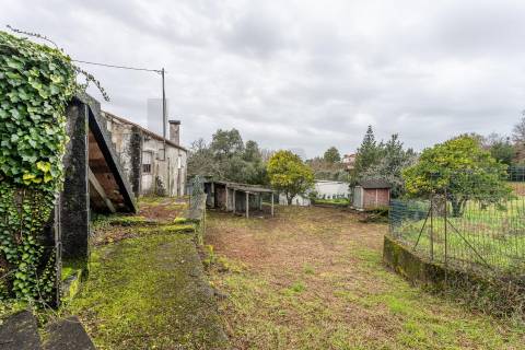 Moradia para restauro em Seixas