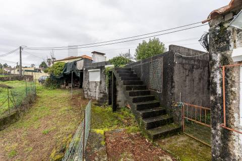 Moradia para restauro em Seixas