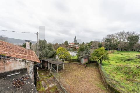 Moradia para restauro em Seixas