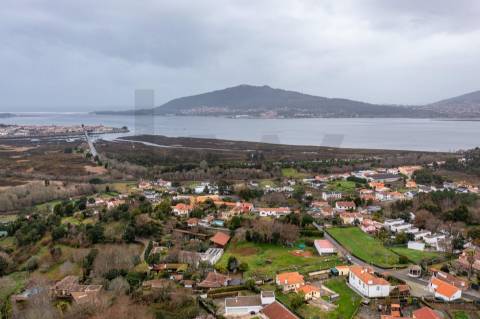 Moradia para restauro em Seixas