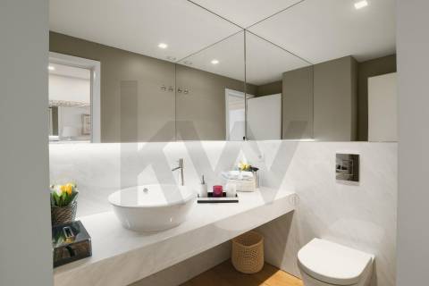 Apartamento T3 de luxo com 304 m2 de área total nas Antas