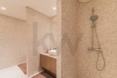 Apartamento T3 de luxo com 304 m2 de área total nas Antas