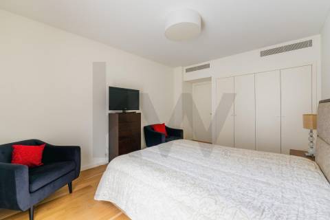 Apartamento T3 de luxo com 304 m2 de área total nas Antas