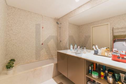 Apartamento T3 de luxo com 304 m2 de área total nas Antas
