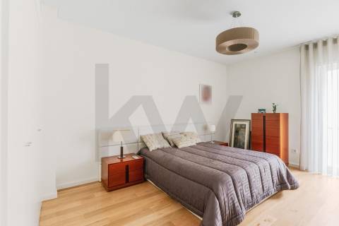 Apartamento T3 de luxo com 304 m2 de área total nas Antas