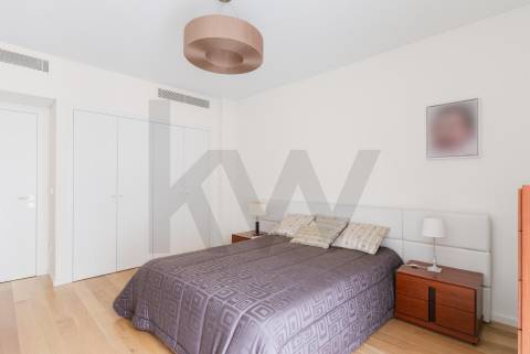 Apartamento T3 de luxo com 304 m2 de área total nas Antas