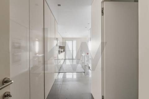 Apartamento T3 de luxo com 304 m2 de área total nas Antas