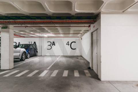 Apartamento T3 de luxo com 304 m2 de área total nas Antas