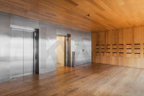 Apartamento T3 de luxo com 304 m2 de área total nas Antas