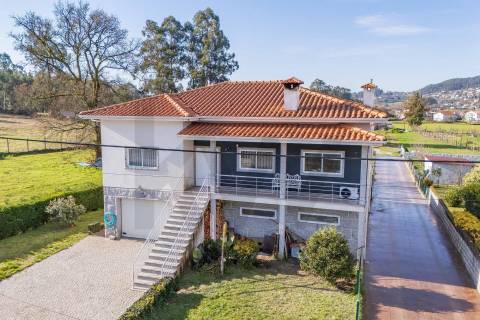 Moradia T4 independente em Pedralva