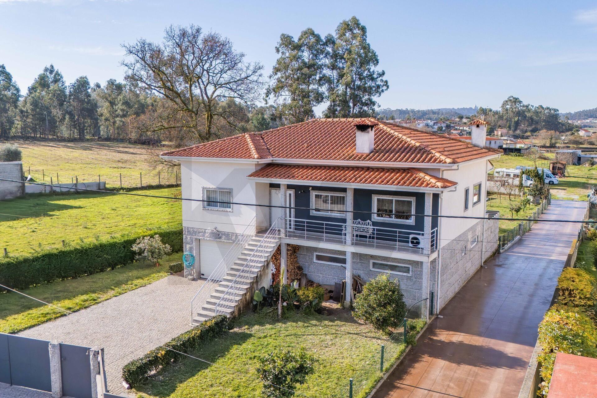 Moradia T4 independente em Pedralva