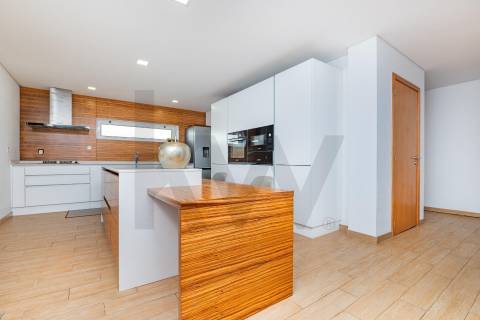 Moradia T4 independente em Pedralva