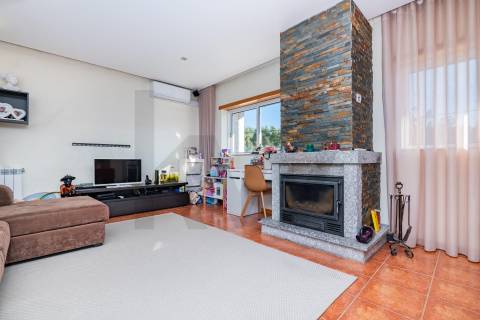 Moradia T4 independente em Pedralva