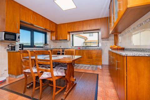 Moradia T4 independente em Pedralva