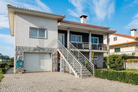 Moradia T4 independente em Pedralva