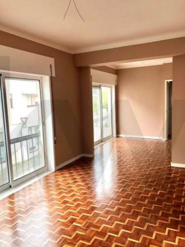 T2 no 2º piso com varandas em Tenente Valadim