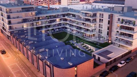 Recuado em Matosinhos Sul - Apartamento T2 de luxo como novo (último piso) em condomínio fechado.