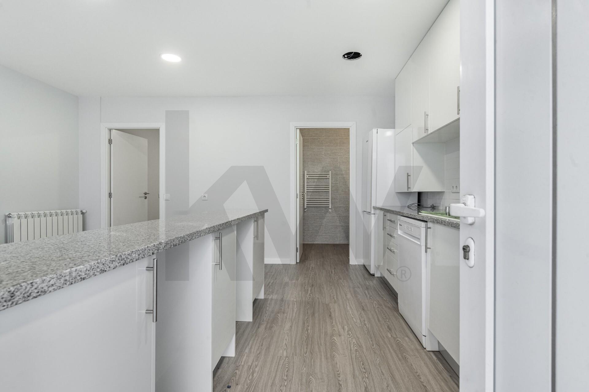 Apartamento T1 Segunda Linha Mar – Localização Premium, V.P.A