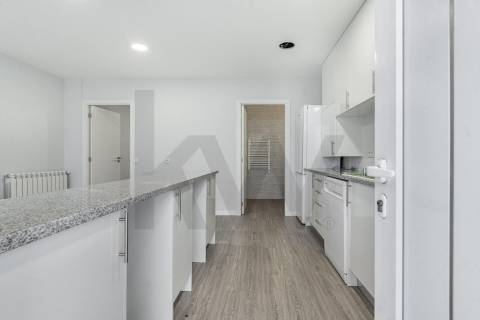 Apartamento T1 Segunda Linha Mar – Localização Premium, V.P.A