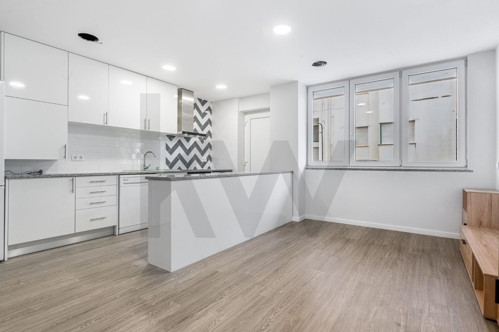 Apartamento T1 Segunda Linha Mar – Localização Premium, V.P.A