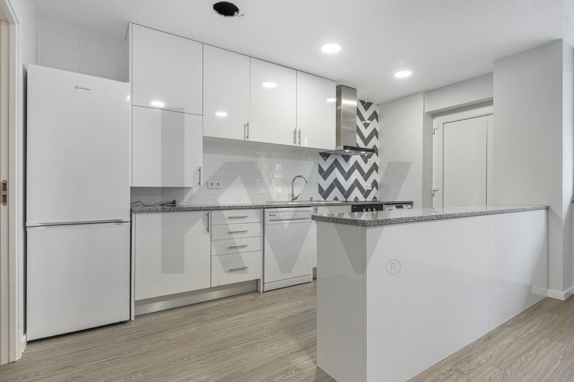 Apartamento T1 Segunda Linha Mar – Localização Premium, V.P.A